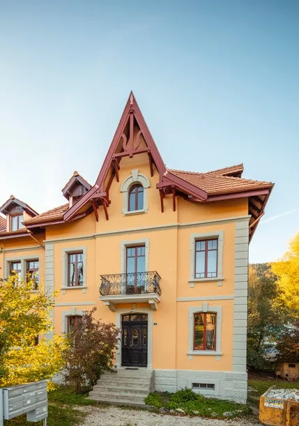 Appartement de 5 pièces au bord de la Suze / 5 -Zimmerwohnung direkt an der Schüss