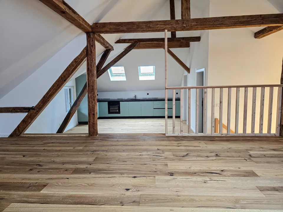 Charmante 2.5-Zimmer-Dachwohnung in Diessbach bei Büren
