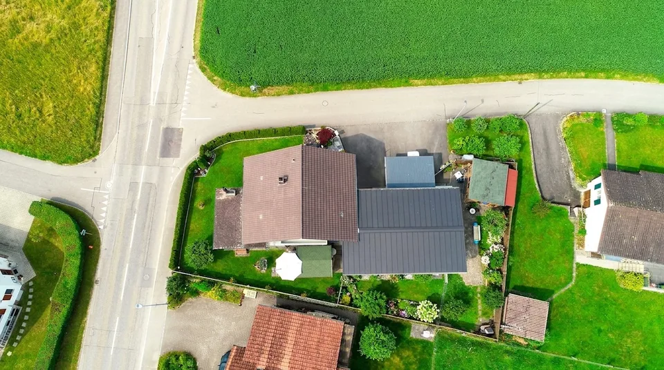 Ampia casa a due famiglie con possibilità di utilizzo versatile