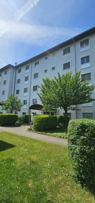 Helle und ruhige 4.5 Zi.- Wohnung in zentraler Lage inkl. Hobbyraum und Tiefgaragenplatz