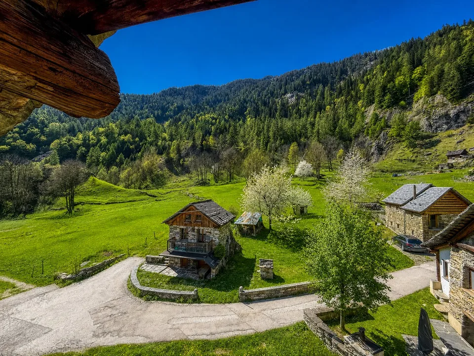 Casa completamente da rinnovare in Val Lavizzara