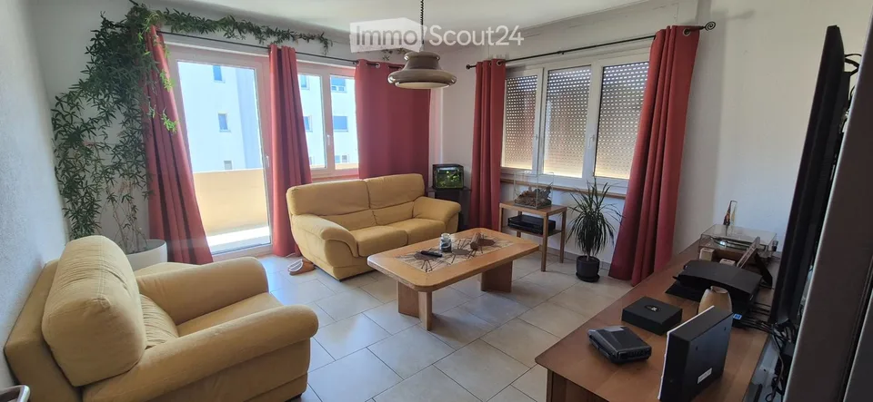 Appartamento Bassecourt con garage e parcheggio davanti al garage