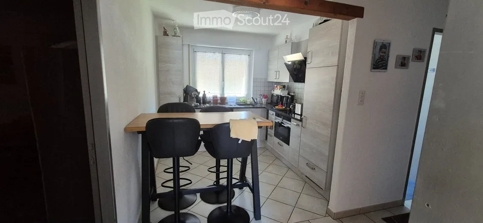 Appartamento Bassecourt con garage e parcheggio davanti al garage