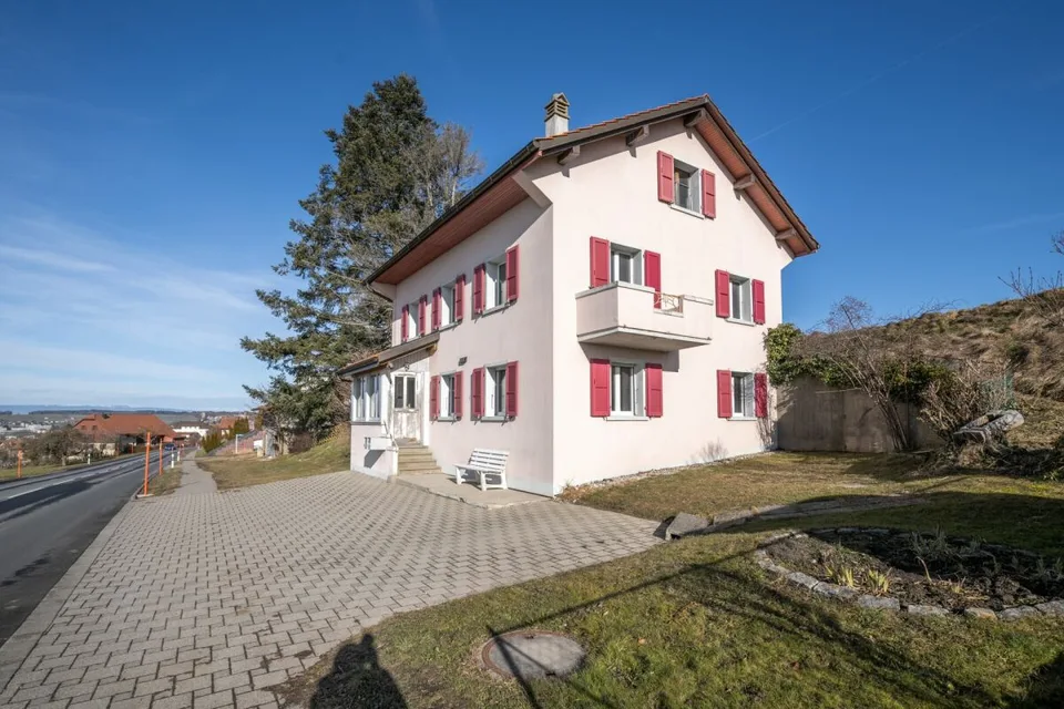 House with 2 apartments & outbuilding in Mézières