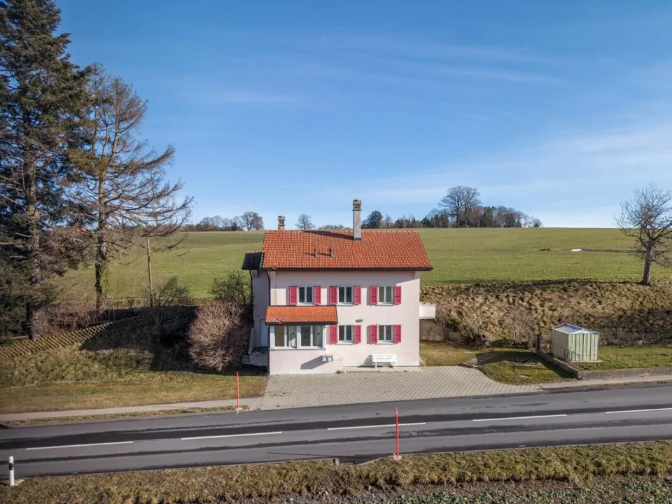 House with 2 apartments & outbuilding in Mézières
