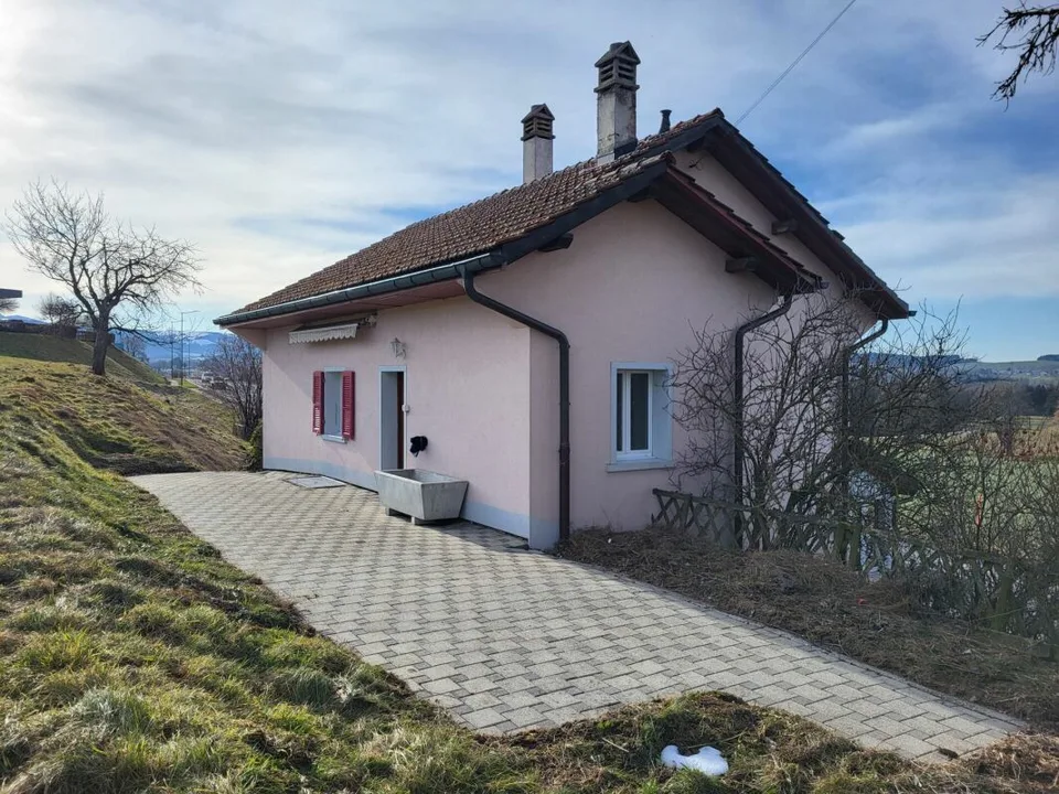 House with 2 apartments & outbuilding in Mézières