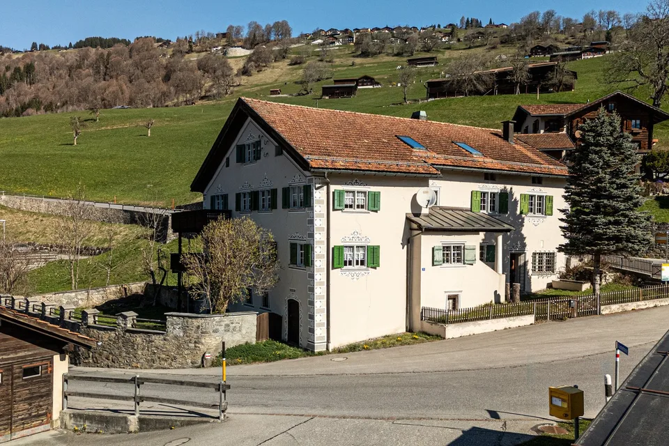Herrschaftlich und grosszügig an sonniger Lage