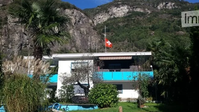 Villa con giardino e piscina