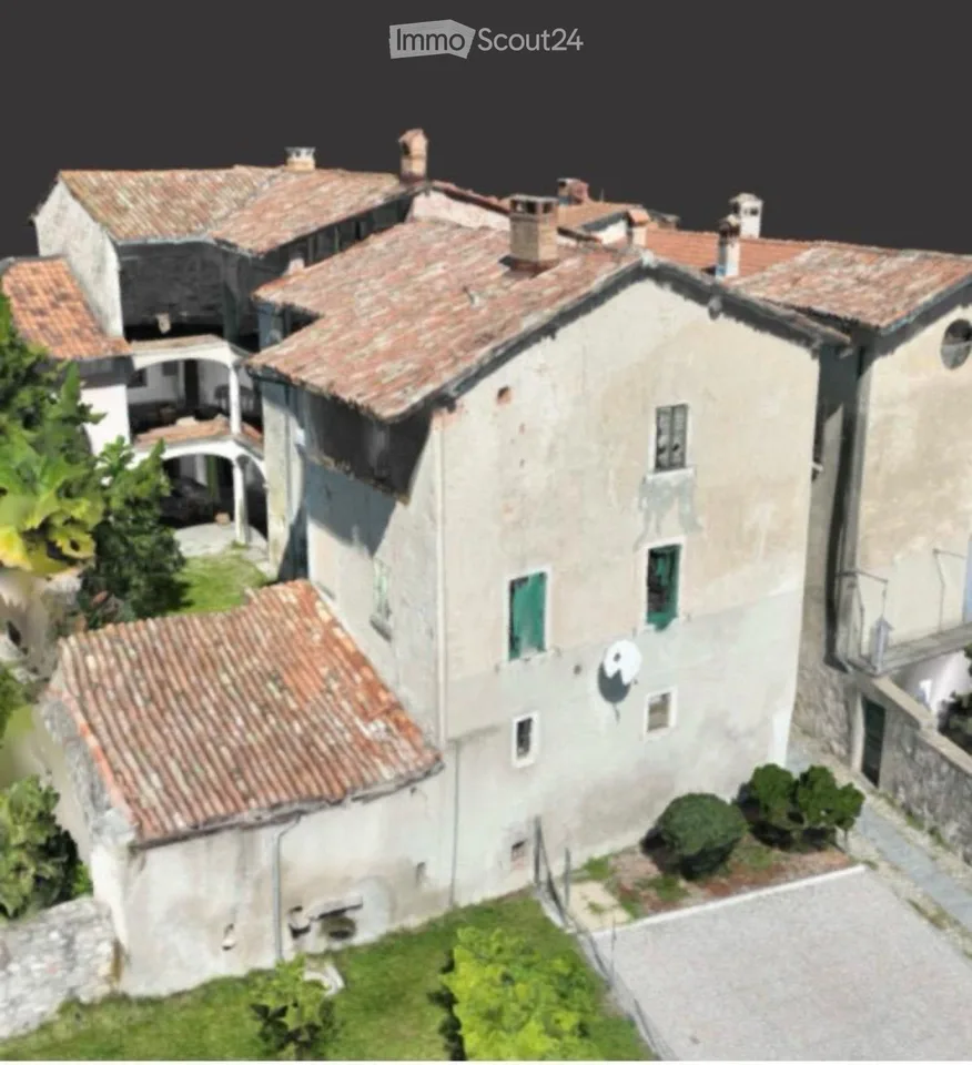 Ancient farmhouse in the heart of Ligornetto