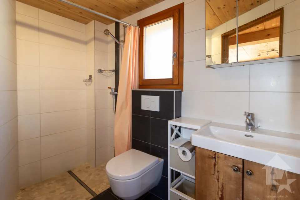 Grange rénovée de 4.5 pièces de 107 m2 habitables avec jardin de 40 m2 – foto 8 di 19