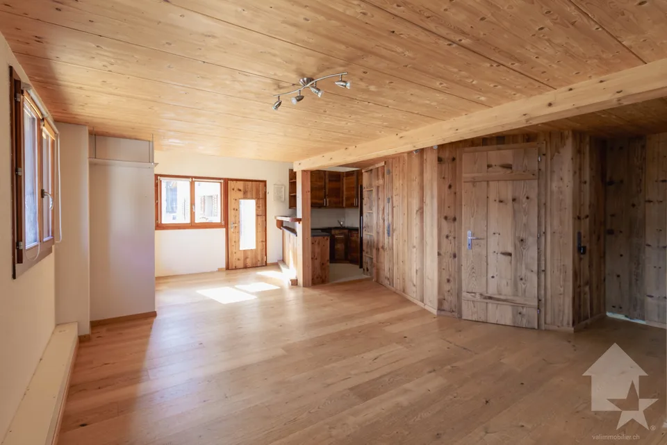 Grange rénovée de 4.5 pièces de 107 m2 habitables avec jardin de 40 m2 – foto 4 di 19