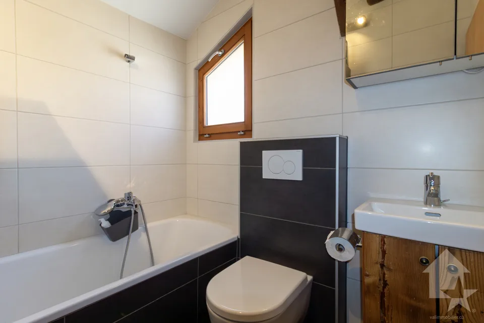Grange rénovée de 4.5 pièces de 107 m2 habitables avec jardin de 40 m2 – foto 12 di 19