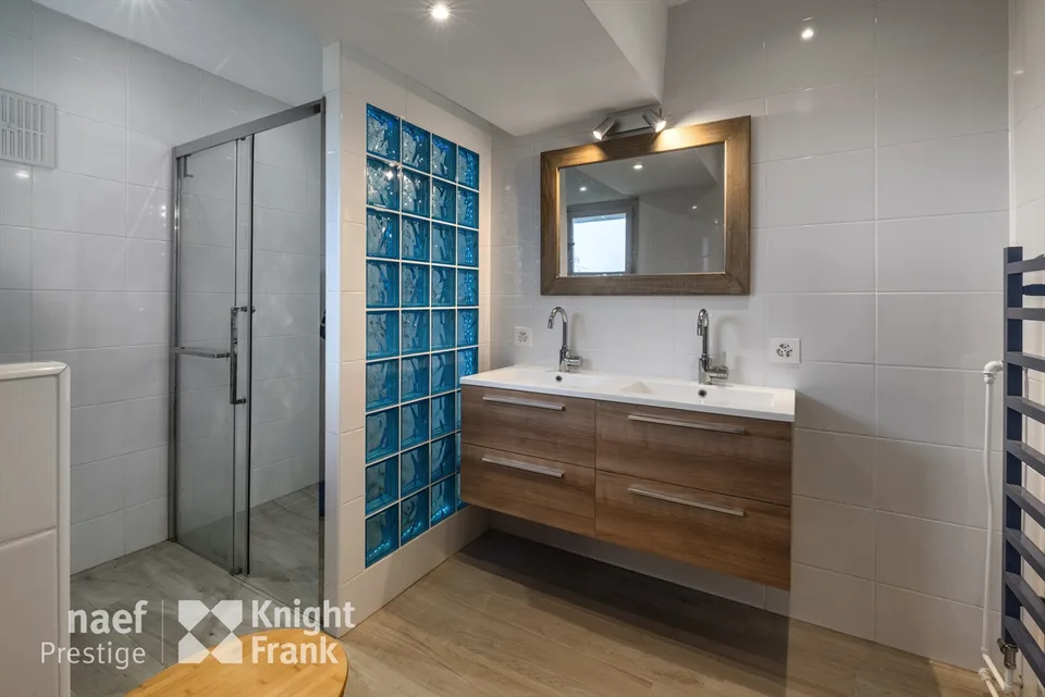 Individual house with a lot of character and 10 rooms in the city center for sale in St-Légier – photo 13 of 13