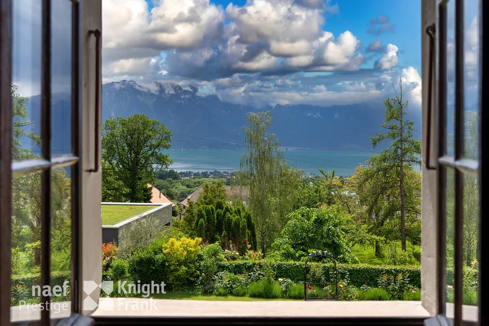 Individual house with a lot of character and 10 rooms in the city center for sale in St-Légier – photo 8 of 13
