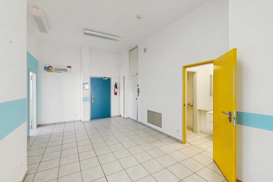 Spazio commerciale di 125m2 al pianterreno - ccessibilità strategica a Manno – foto 12 di 21