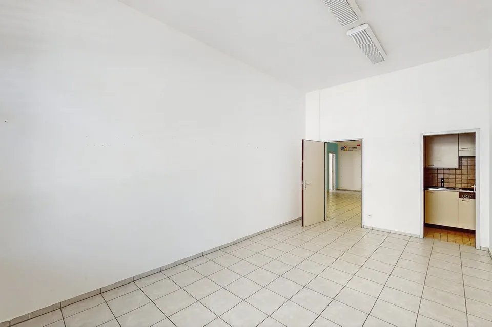 Spazio commerciale di 125m2 al pianterreno - ccessibilità strategica a Manno – foto 17 di 21
