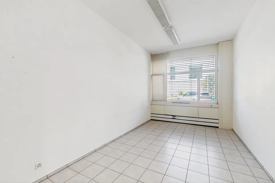 Spazio commerciale di 125m2 al pianterreno - ccessibilità strategica a Manno – foto 18 di 21