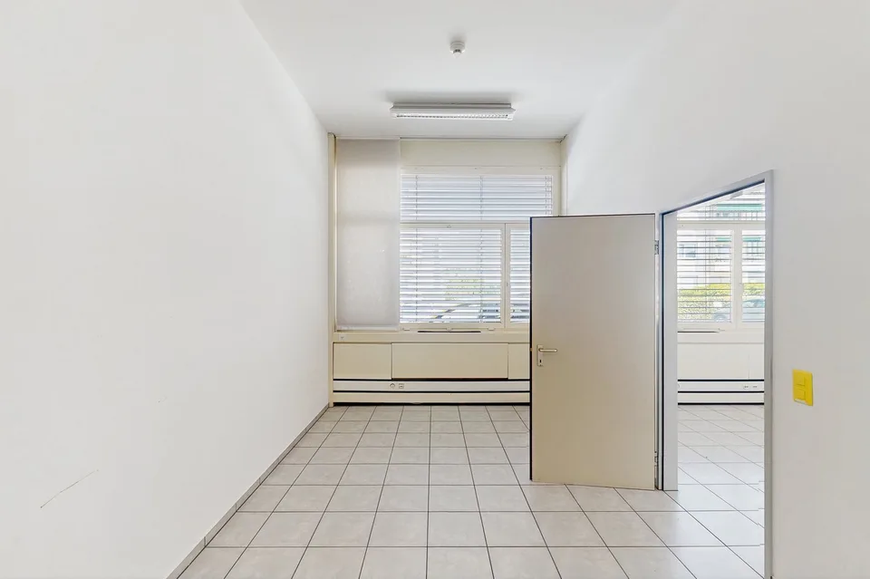 Spazio commerciale di 125m2 al pianterreno - ccessibilità strategica a Manno – foto 14 di 21
