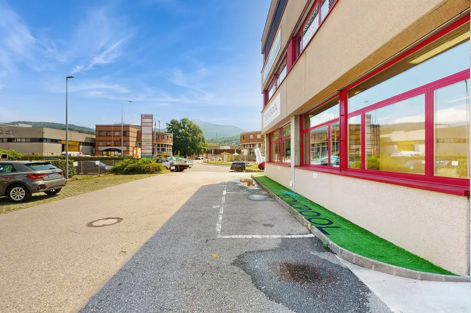 Spazio commerciale di 125m2 al pianterreno - ccessibilità strategica a Manno – foto 20 di 21