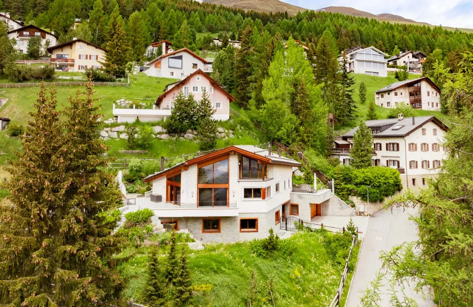 Exklusive Luxusvilla im Oberengadin – Zweitwohnsitz mit Spa, Tiefgarage & Weitblick