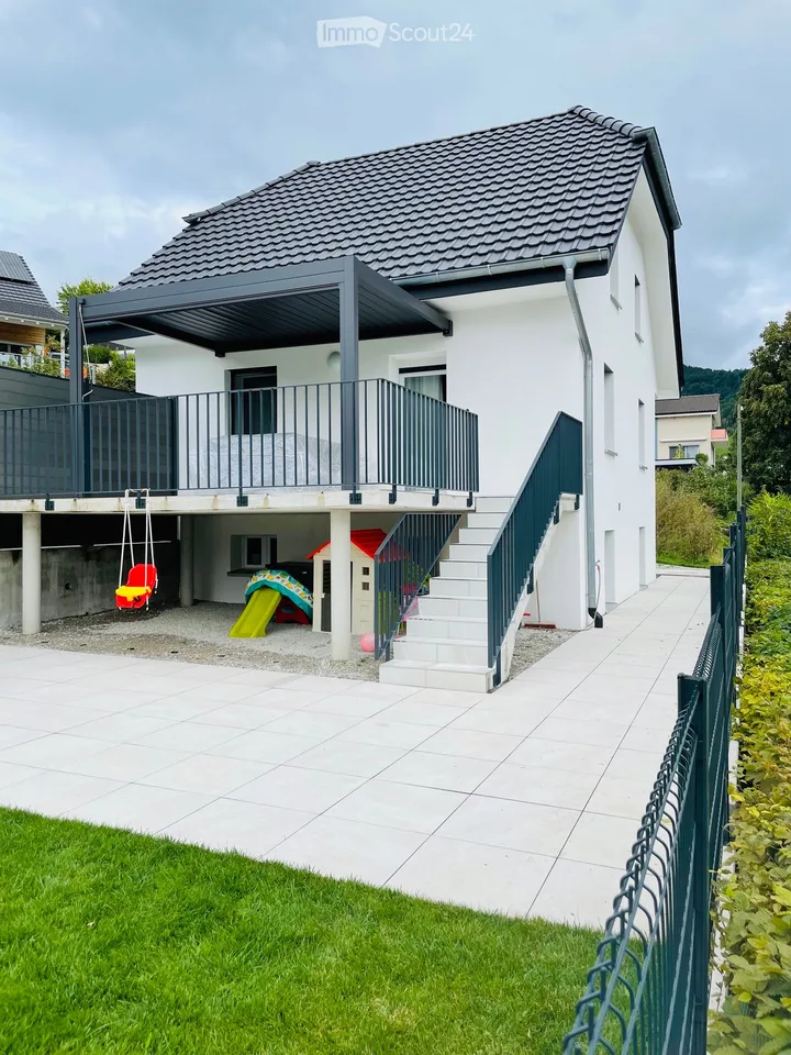 Freistehendes 6.5-Zimmer-EFH mit Bauland & bis zu 8 Park