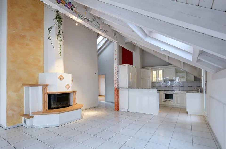 VERKAUFT  // 3.5 Zimmer-Dachwohnung mit Aussicht und Raumgefühl  //  VERKAUFT