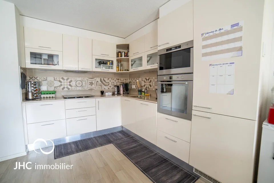 Moderne 3.5-Zimmer-Wohnung mit Balkon und zwei Parkplätzen im Herzen von Vouvry