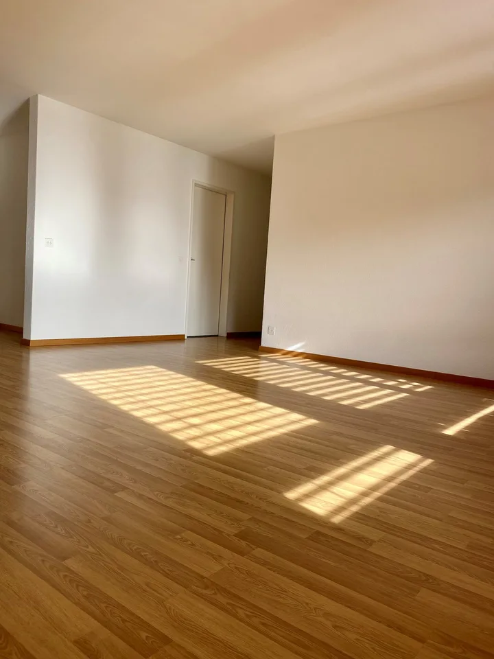 Helle 3.5-Zimmer-Wohnung mit Balkon und schöner Aussicht in Teufenthal AG