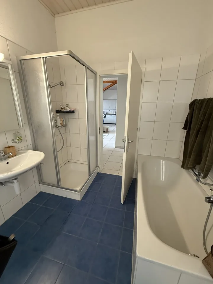 Grosse 3.5 Zimmerwohnung in Oberschrot . – Foto 4 von 13