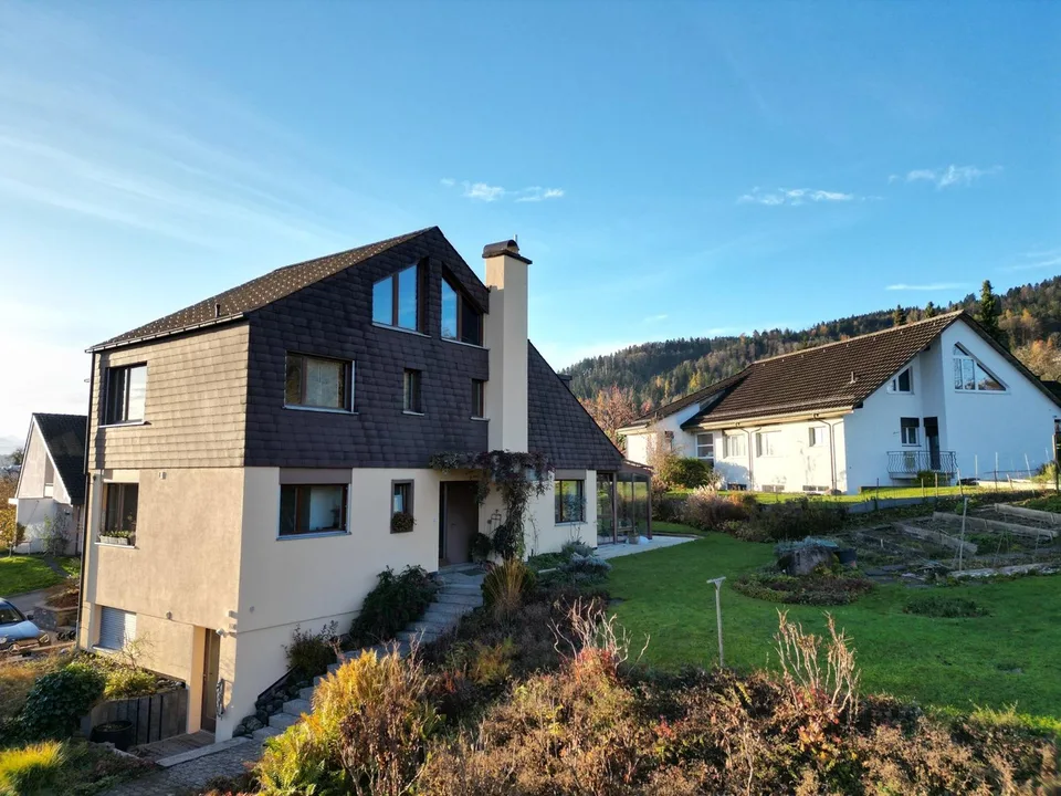 Familienfreundliches Doppeleinfamilienhaus mit Wintergarten und schöner Aussicht in Hinteregg