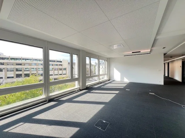 Spazi ufficiali moderni direttamente in Kreuzplatz - con parcheggi