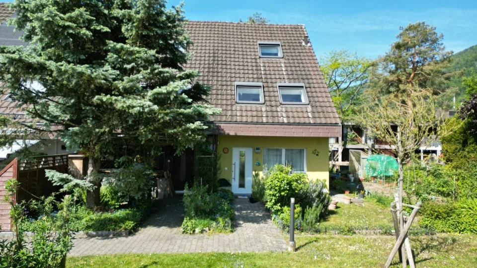 Wohnen im Grünen - familienfreundliches Reiheneckhaus in Pieterlen