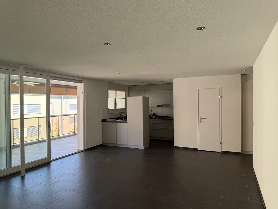 Appartamento 3.5 locali luminoso, 95 m², in posizione centrale a Steffisburg