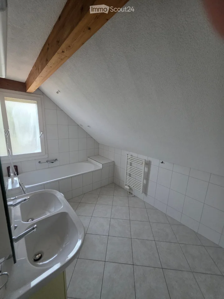Stanze luminosa in una casa tranquilla