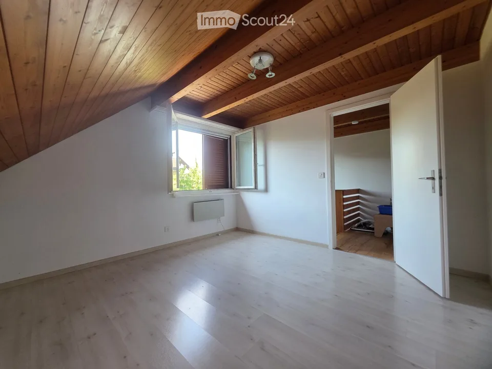 Stanze luminosa in una casa tranquilla