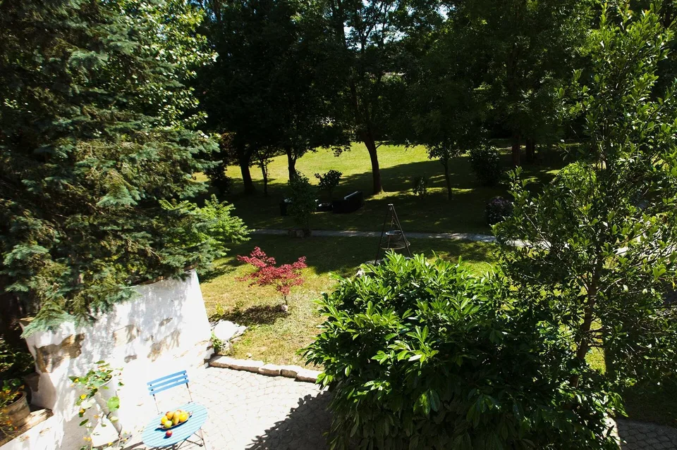 Gioiello rinnovato moderno con giardino