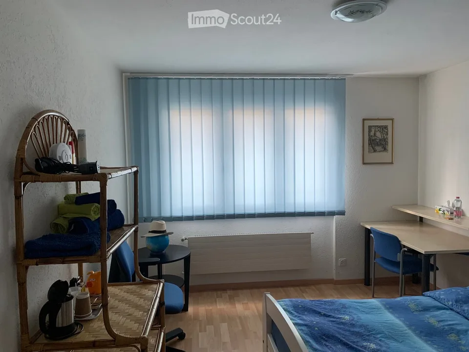 Bright, cozy room, separate entrance and parking space