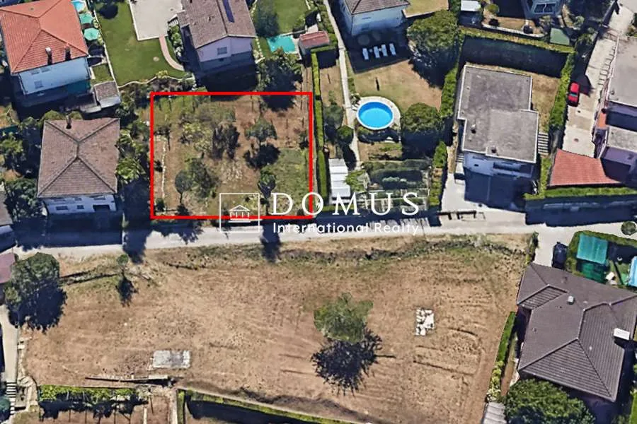Terreno edificabile con licenza approvata