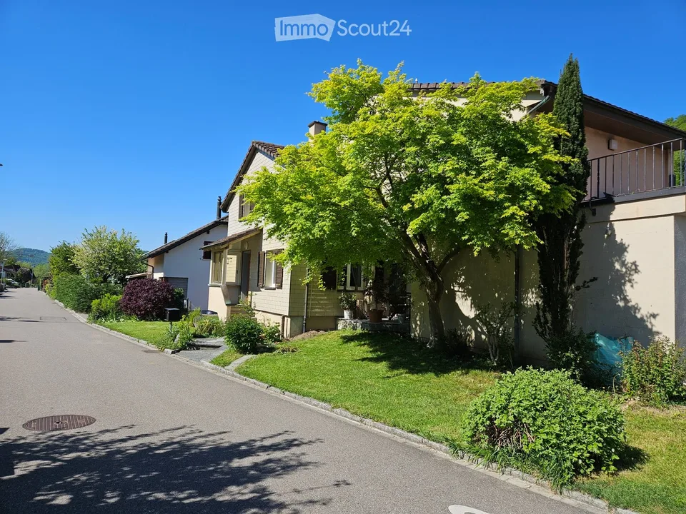 Maison unifamiliale spacieuse avec annexe et espace pour idées