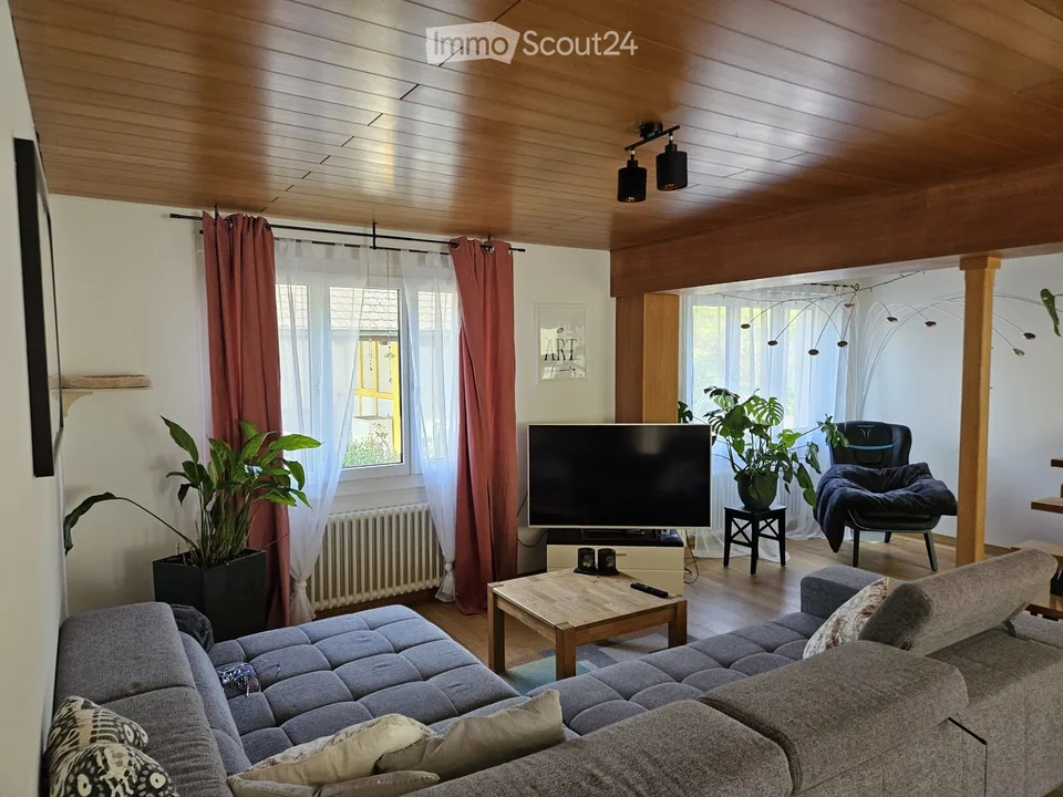 Maison unifamiliale spacieuse avec annexe et espace pour idées