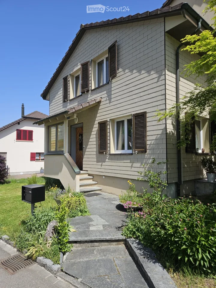 Großzügiges Einfamilienhaus mit Anbau und Platz für Ideen