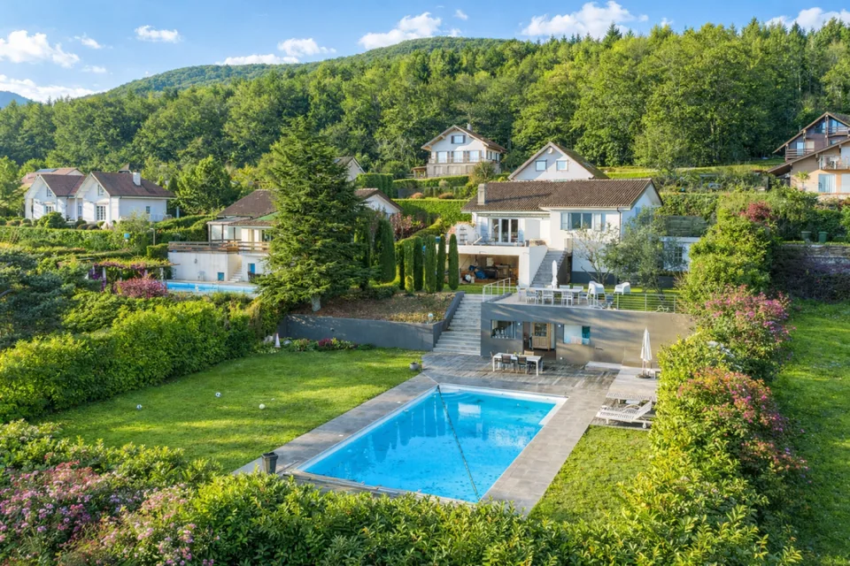 Exceptional villa with panoramic views of Mont Blanc, Lake Geneva and the Alps