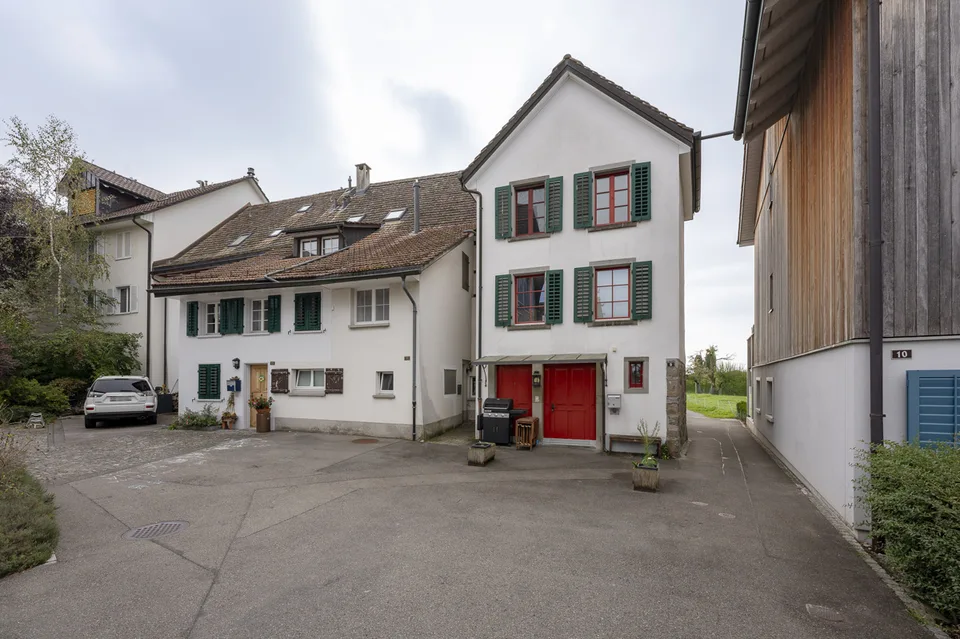 Charmant maison mitoyenne unifamiliale avec parking séparé