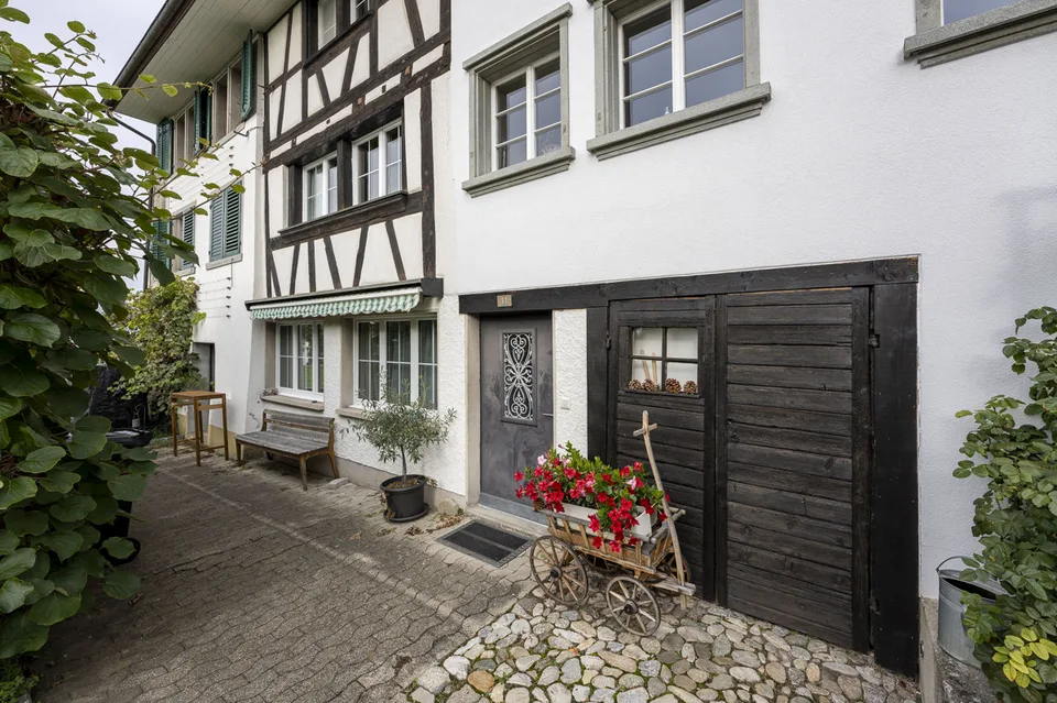 Charmant maison mitoyenne unifamiliale avec parking séparé