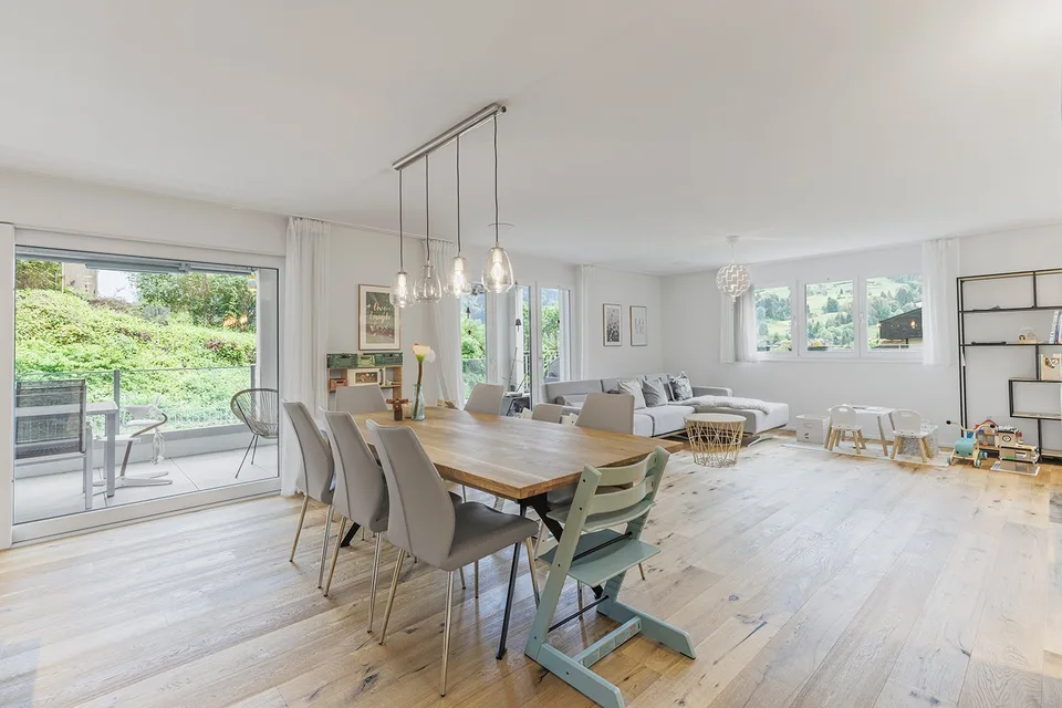 Modernes Zuhause mit Garten für die ganze Familie