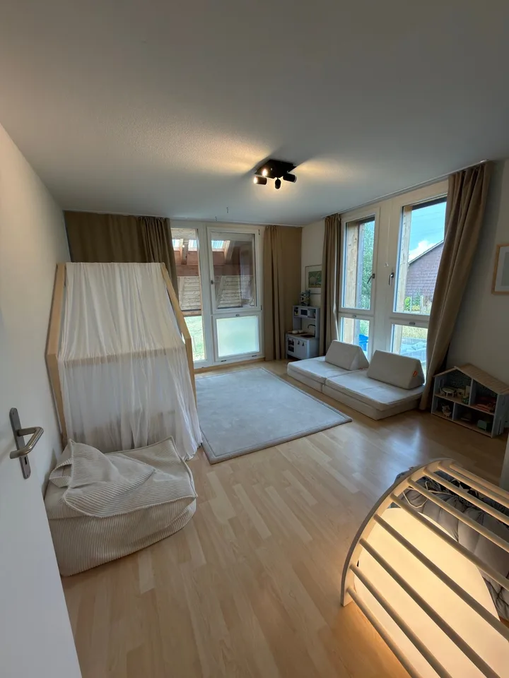 4.5-Zimmer-Dachwohnung in historischem Bauernhaus zu vermieten