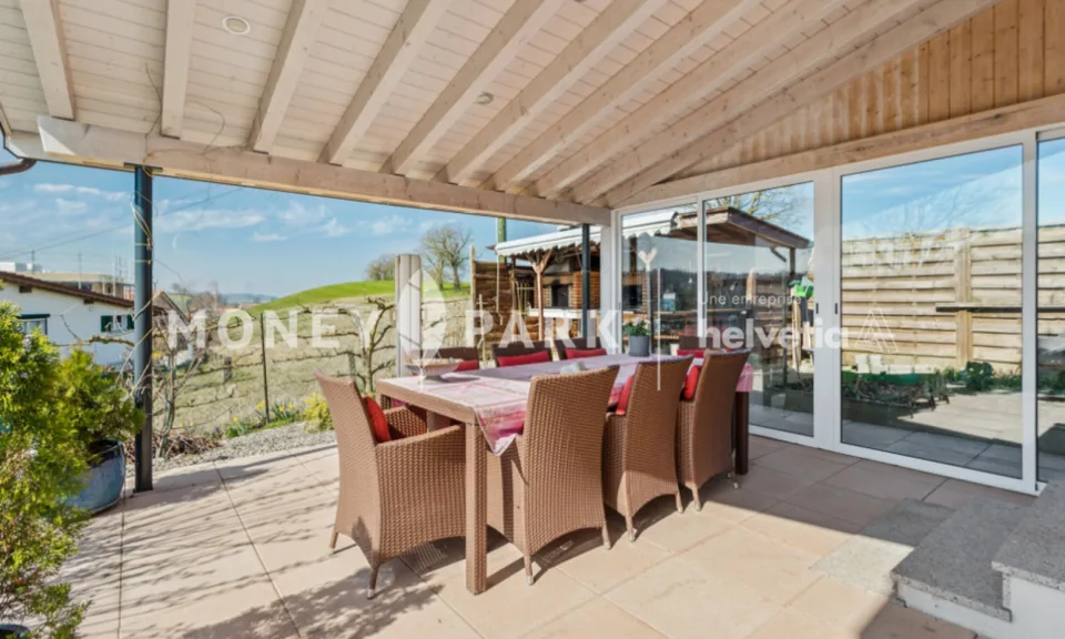 Einfamilienhaus mit Pool / Maison individuelle avec piscine – Foto 8 von 11