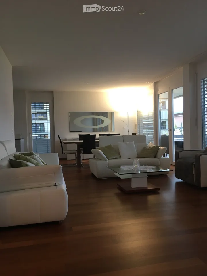 Appartement moderne, lumineux de 4,5 pièces en centre-ville