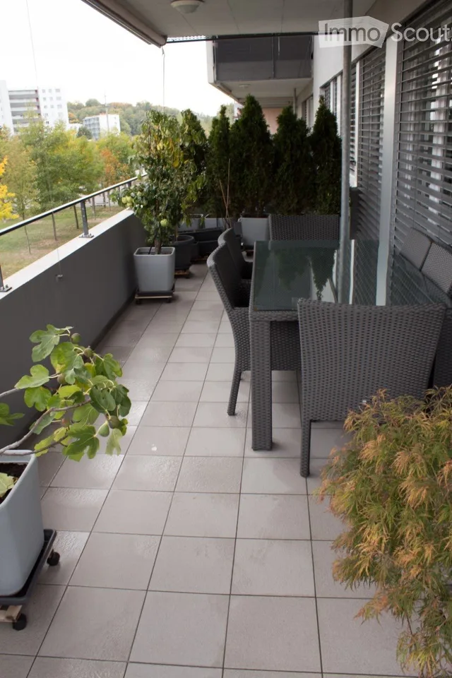 Appartement moderne, lumineux de 4,5 pièces en centre-ville