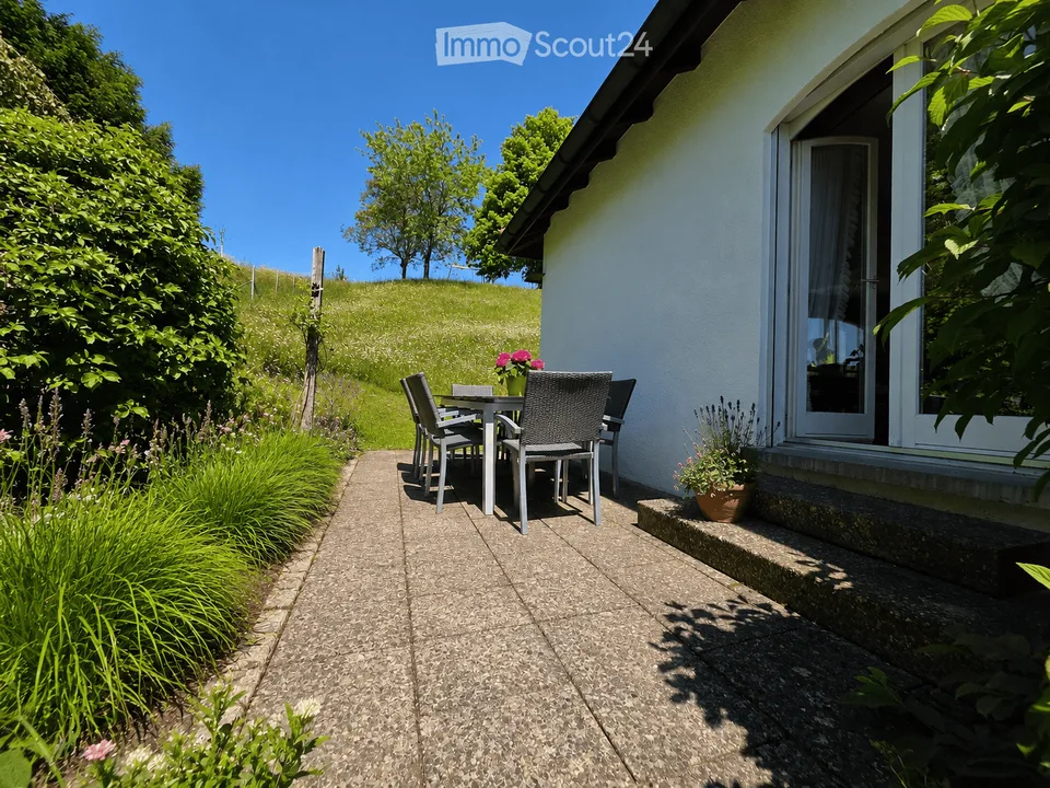 Charmantes 8.5-Zimmer-Einfamilienhaus an privilegierter Südhanglage – photo 13 of 22